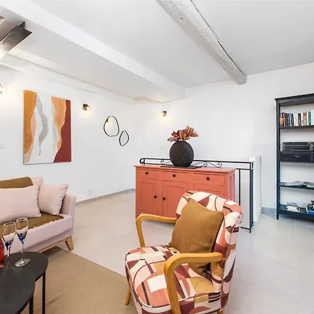 펜션 Maison Vieux Chateau - Vue Imprenable - Vieille 멍똥