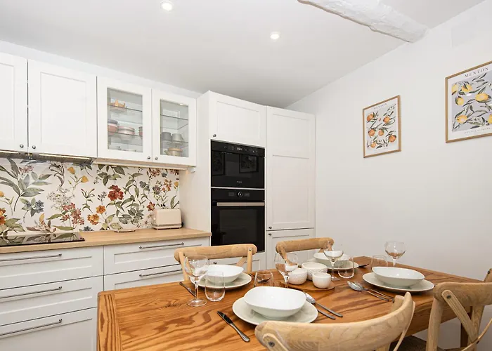 펜션 Maison Vieux Chateau - Vue Imprenable - Vieille 멍똥