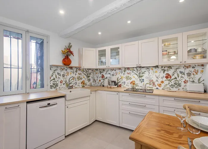 Maison Vieux Chateau - Vue Imprenable - Vieille 펜션 멍똥